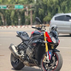 BMW S1000R | 1000cc Super Naked